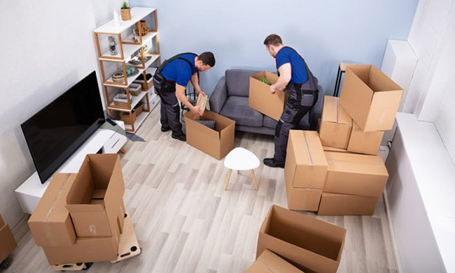 moving professionals packing